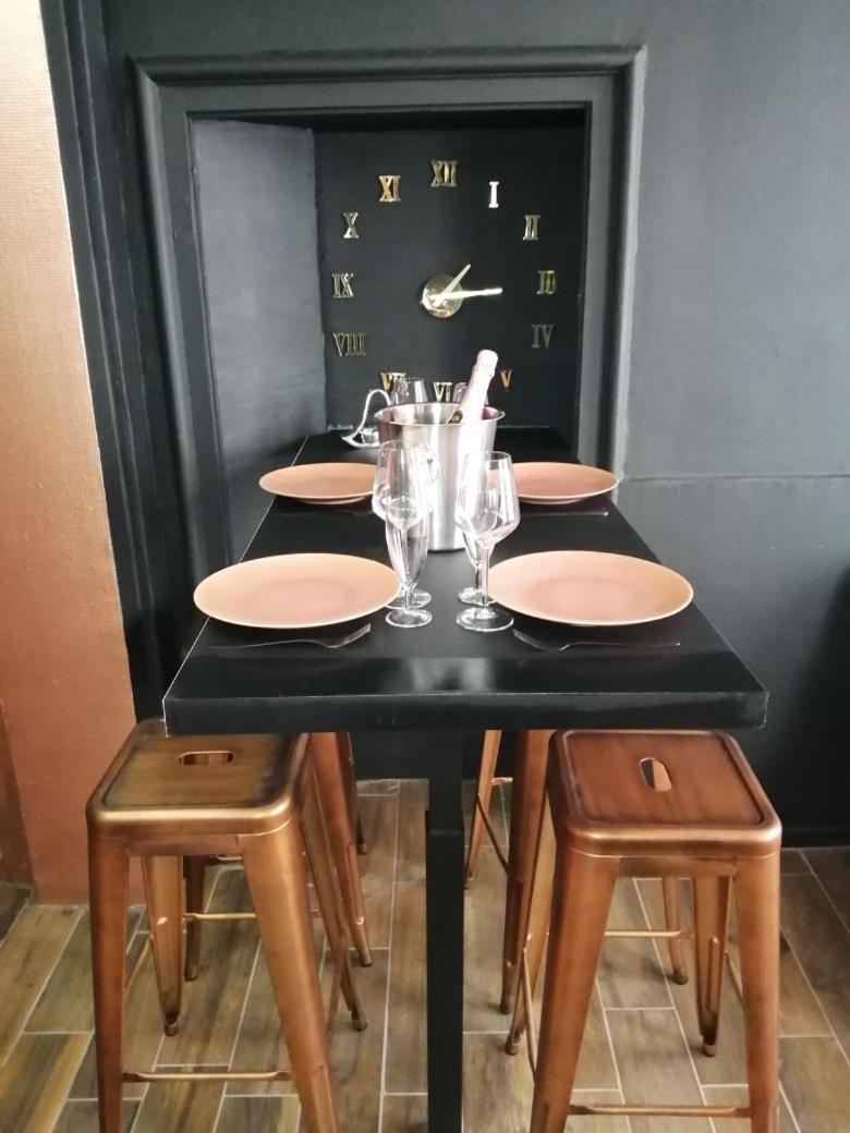 Appartement Avec Balneo Et Sauna Privatif - Le Rose Cuivre 特鲁瓦 外观 照片