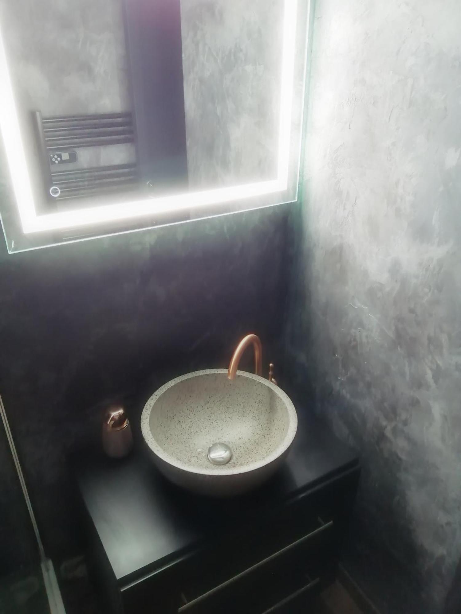 Appartement Avec Balneo Et Sauna Privatif - Le Rose Cuivre 特鲁瓦 外观 照片